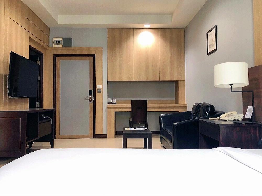 Hotel J Park 4*