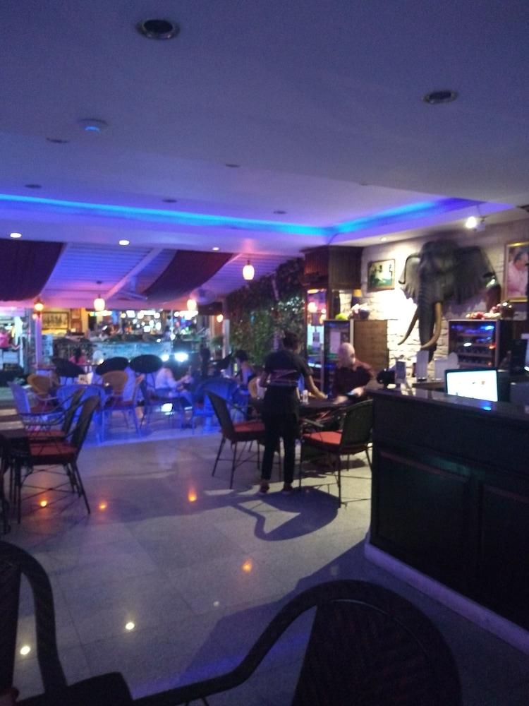 Zip & Restaurant Hotel