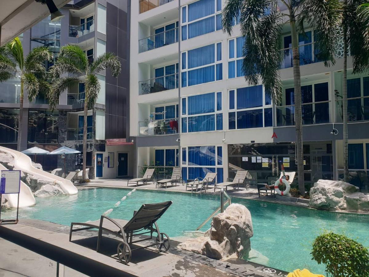 2 Bedrooms Near * Pattaya