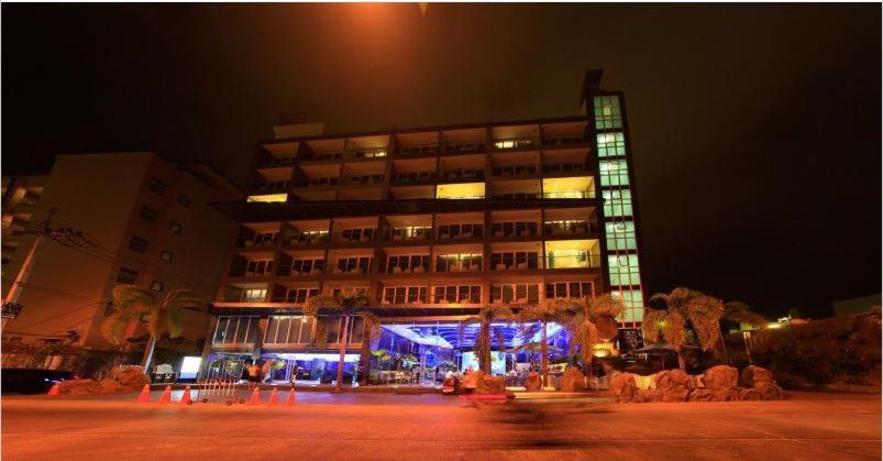 2 Bedrooms Near Apartment *