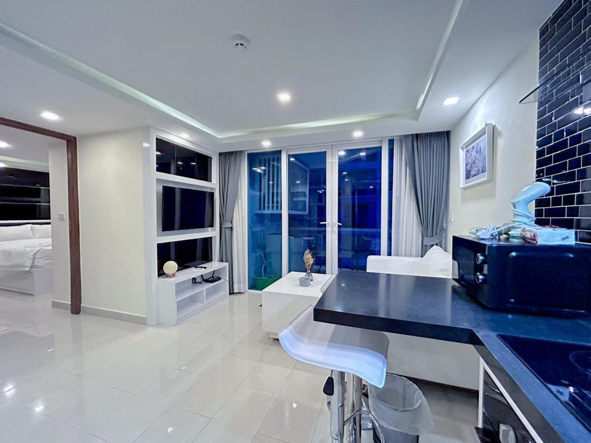 Grand Avenue Apartment *