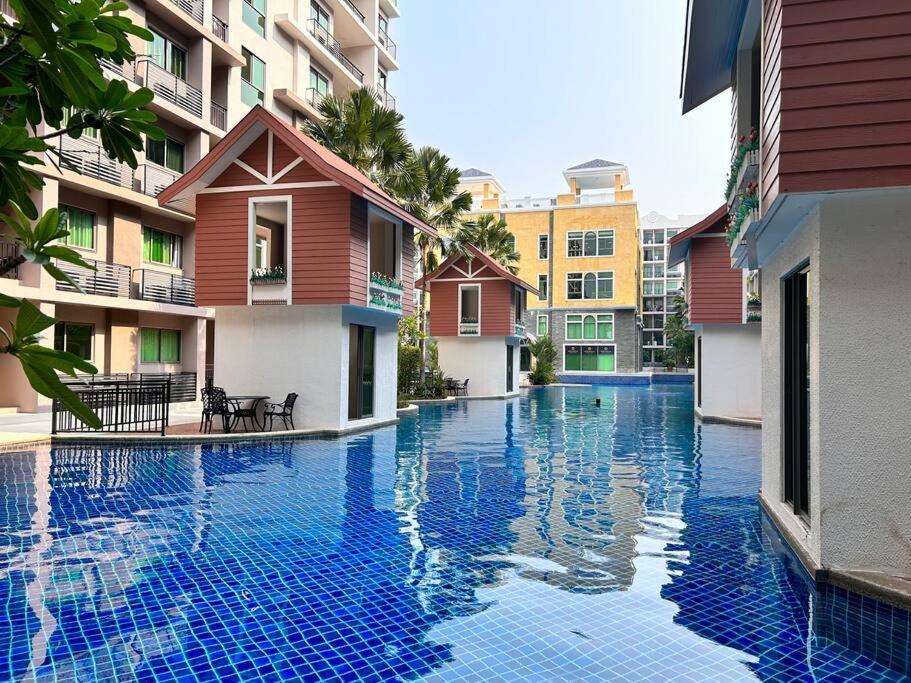 Apartment Arcadia市中心 超大泳池 一室套房 风月步行街中心区域 *