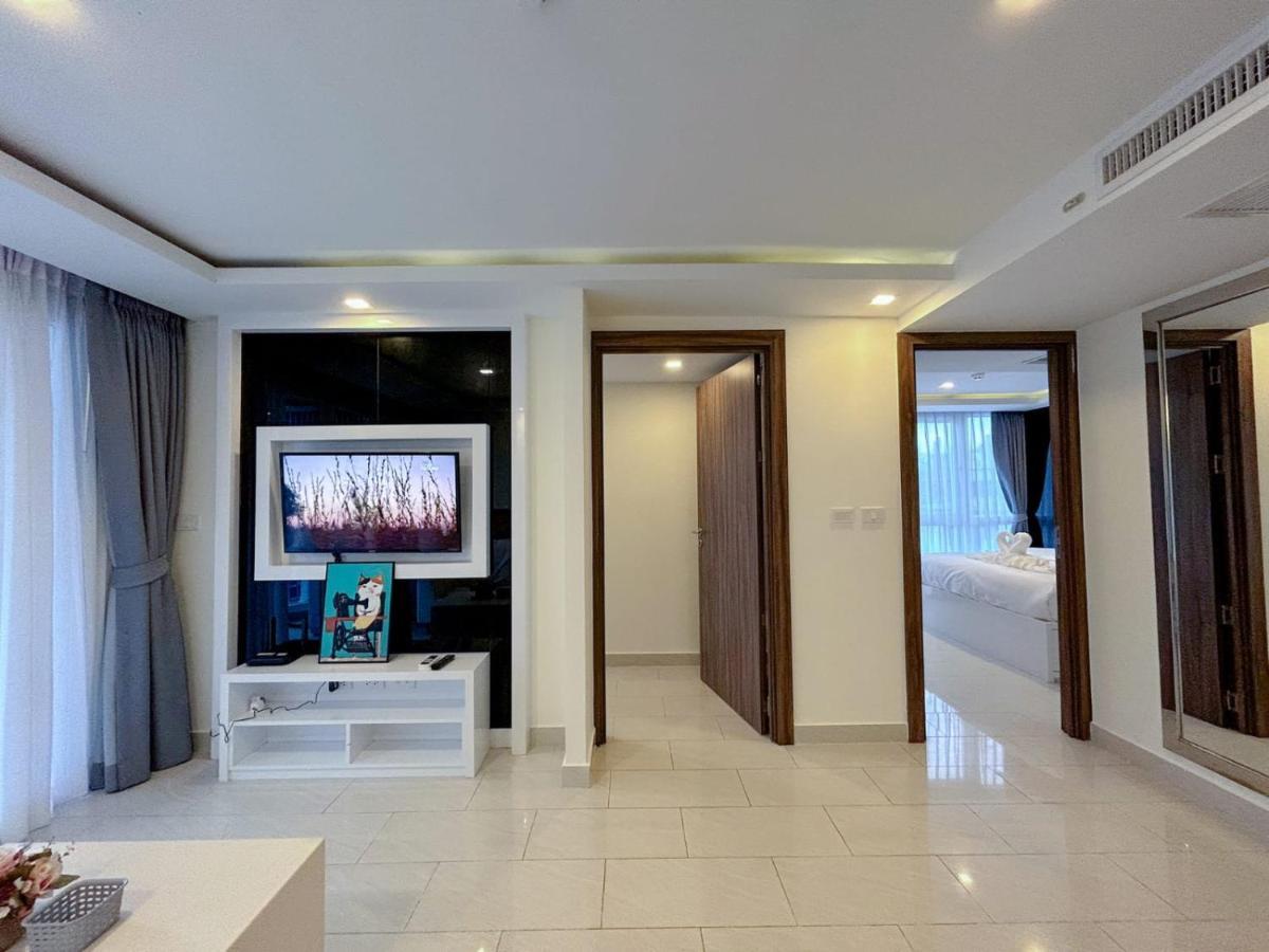 Grand Avenue Apartment