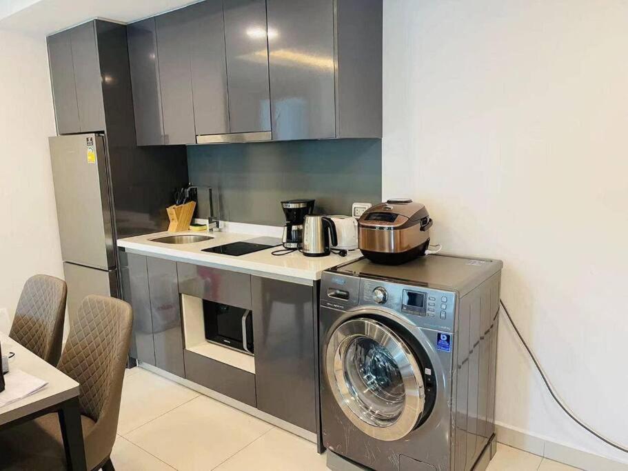Arcadia Condo: Spacious 3-room With Entertainment & Amenities Apartment Pattaya