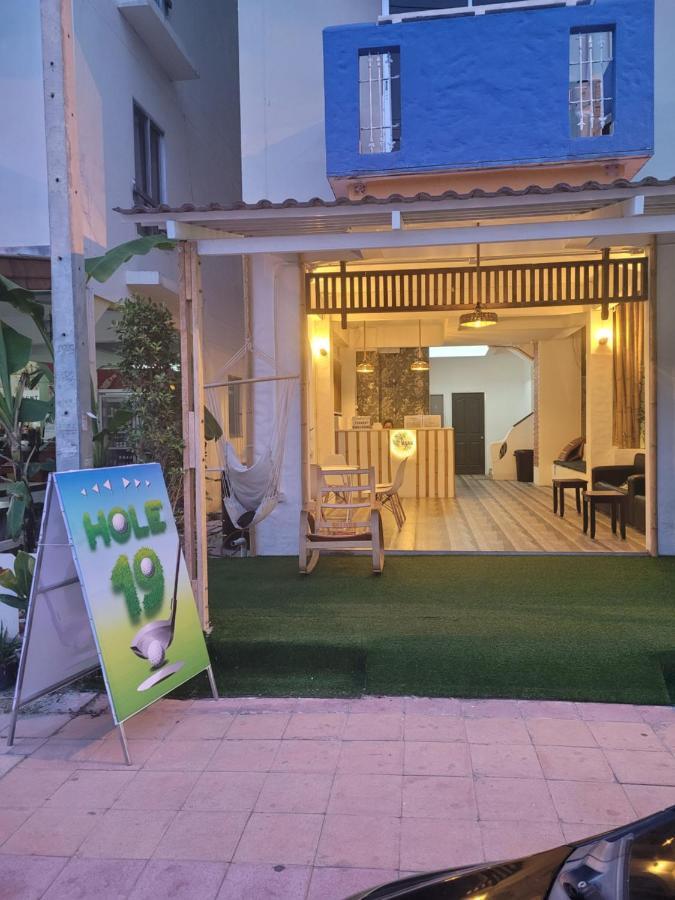 Hotel Hole 19