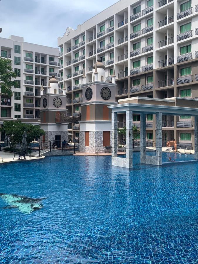 High Floor Arcadia: Pool View Near Walking Street Apartment *