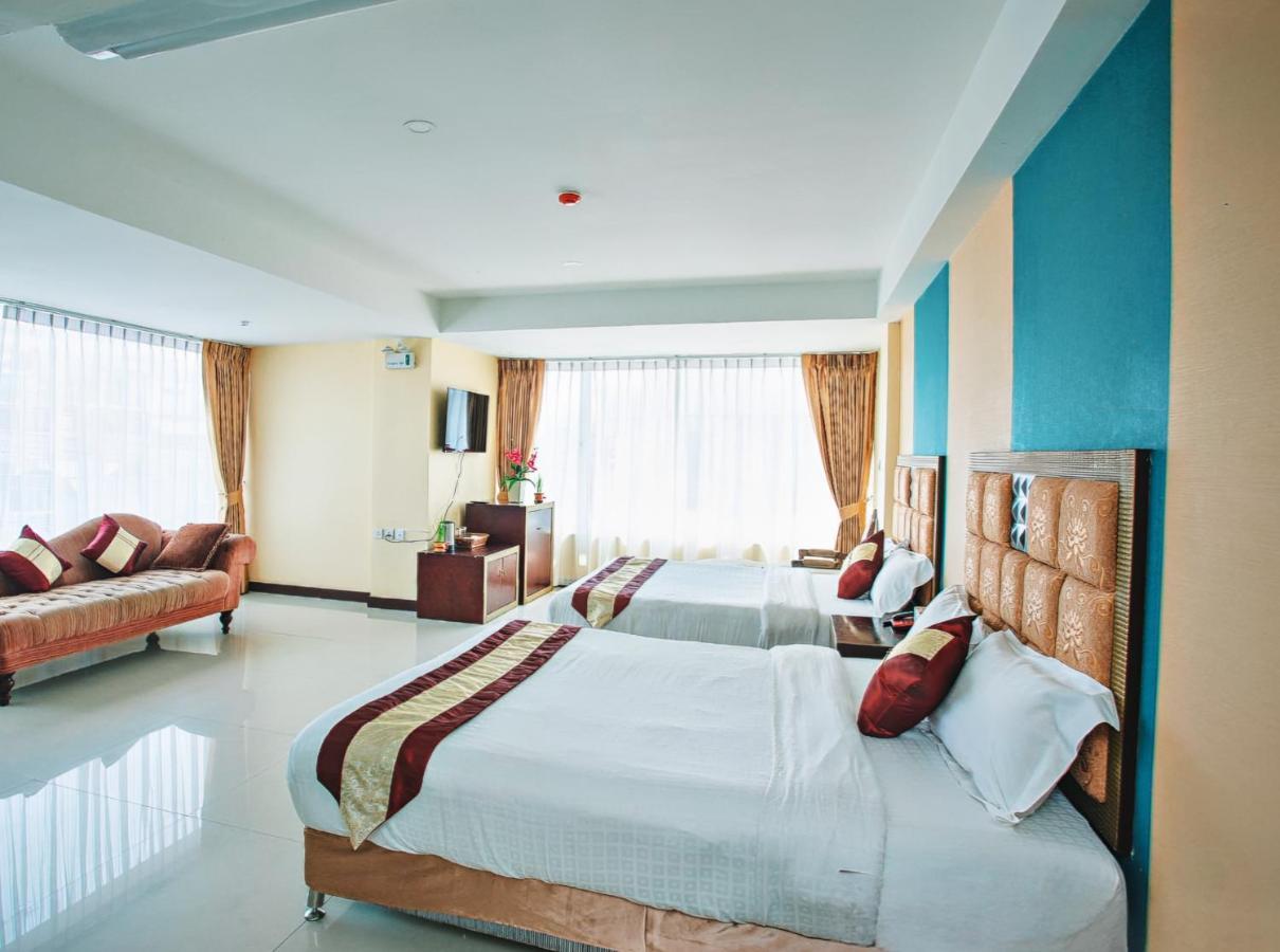 Darling Harbour - South 4*