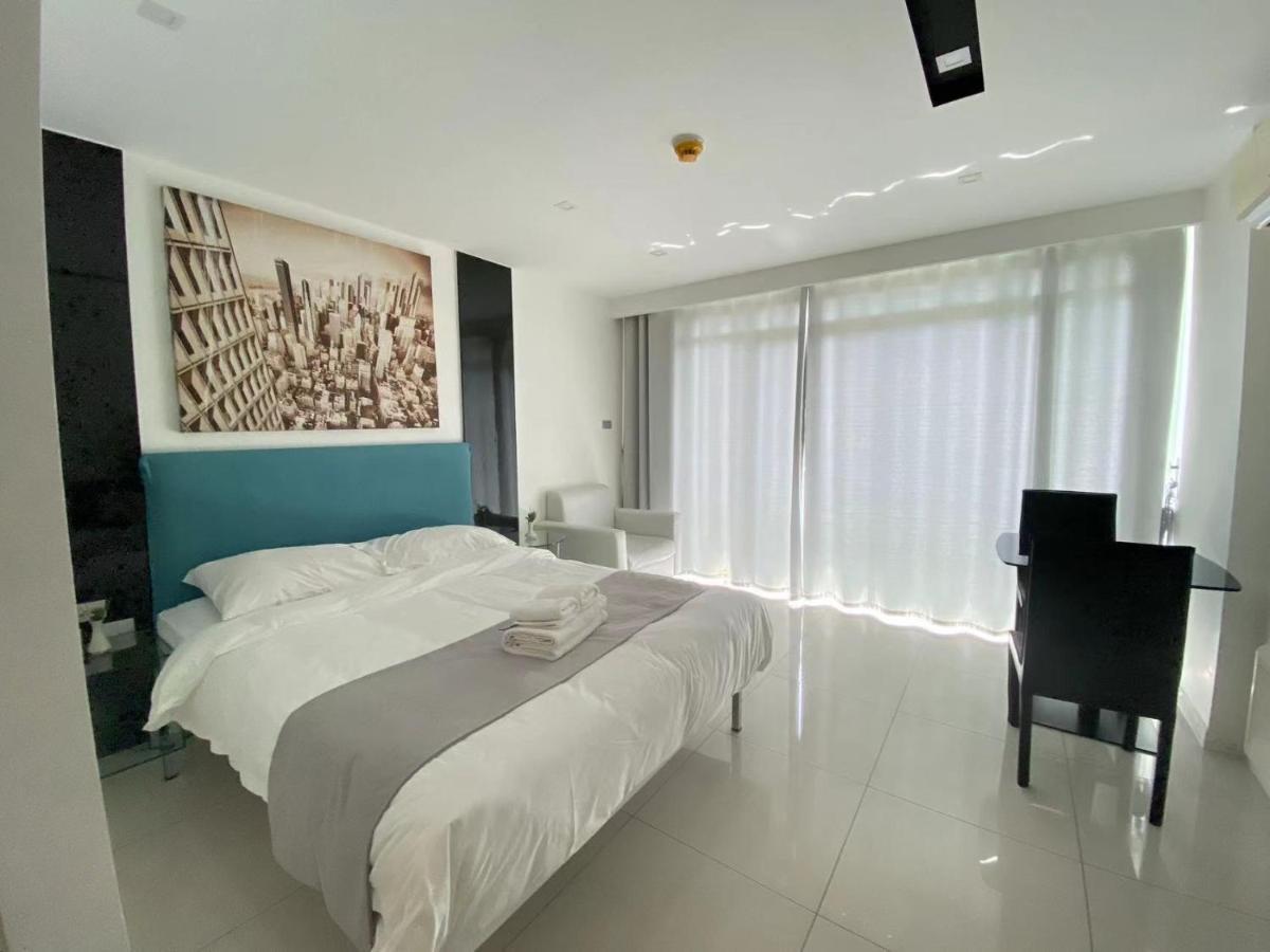 Apartment Center & Hot Hot Hot Pattaya