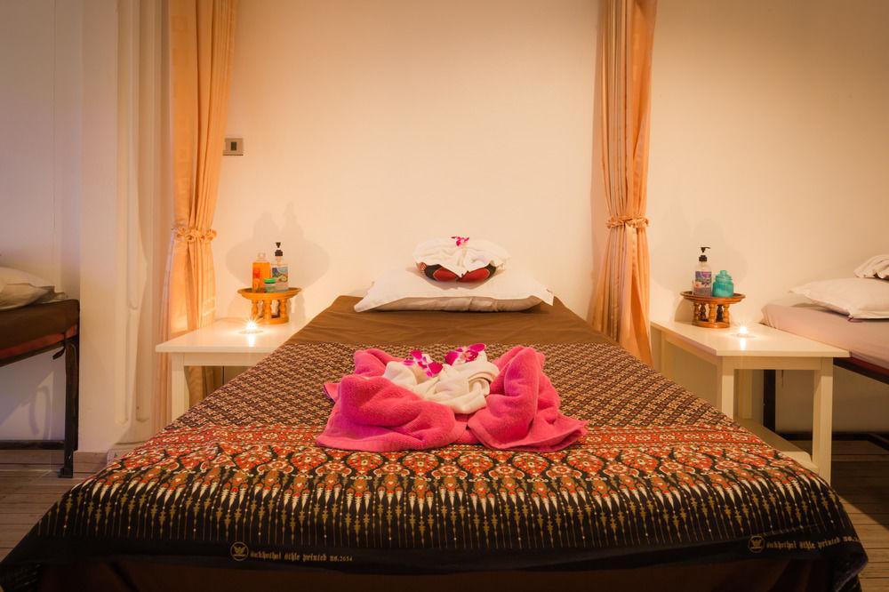 Zing & Hotel 3*