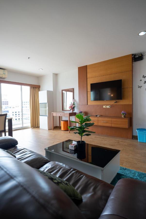 Walking Street Side View Talay 6 Apartment Pattaya