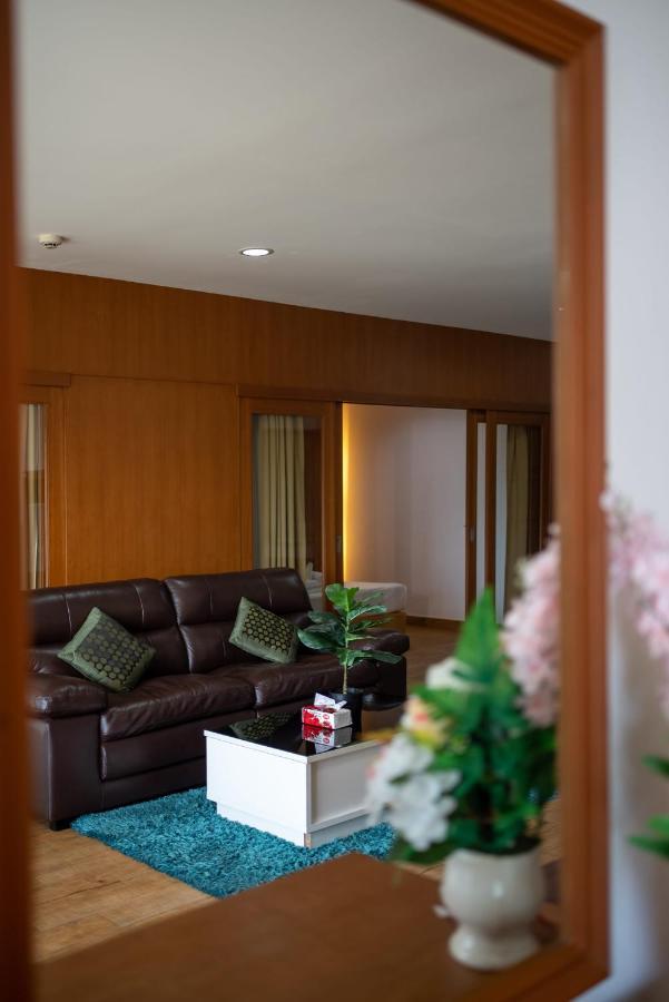 Walking Street Side View Talay 6 Apartment *