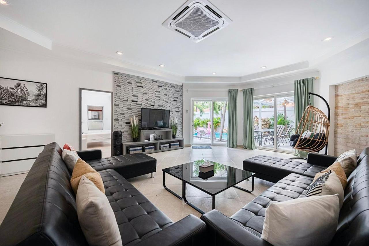 Majestic Pool 4 Bedrooms Private Vila Pattaya