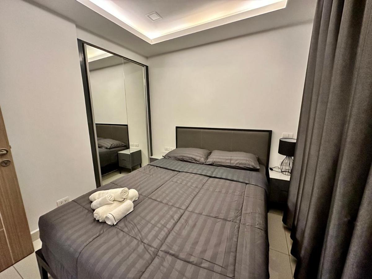 Arcadia With Pool Access-e & Gym-sauna And Fast Net Pattaya