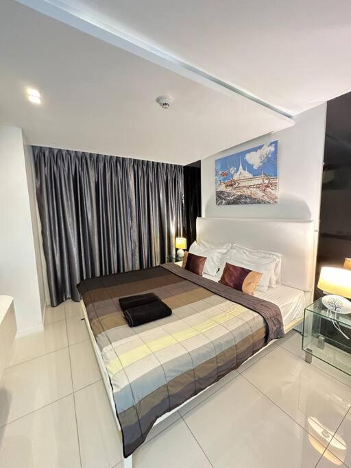 Center - Pool View * Pattaya