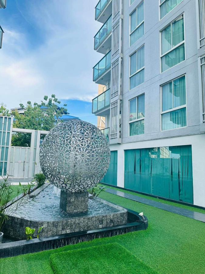 Center - Pool View Apartment