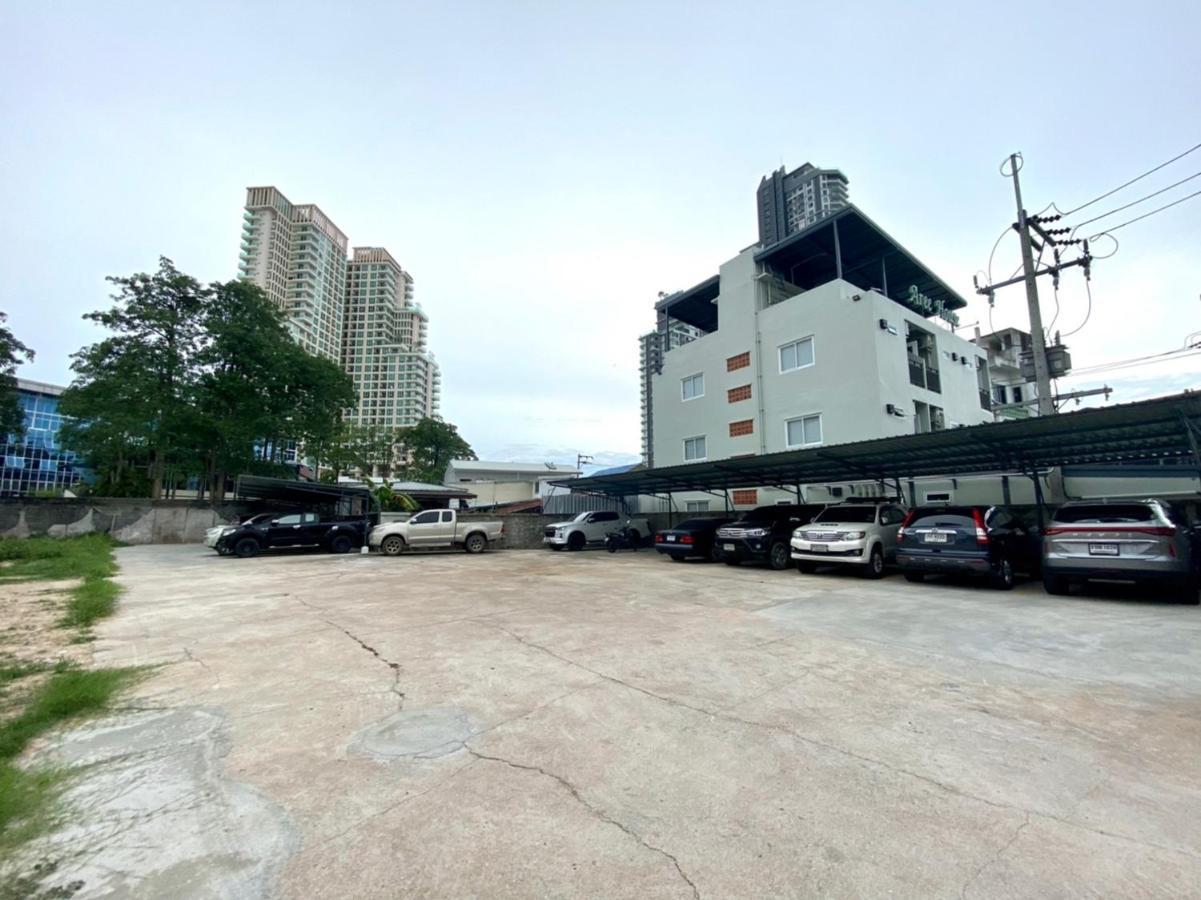 Aree House Poshtel Hotel