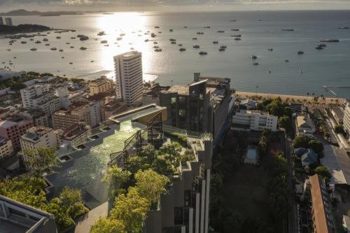 The Base Pattaya/gyml/pool/good View Pattaya