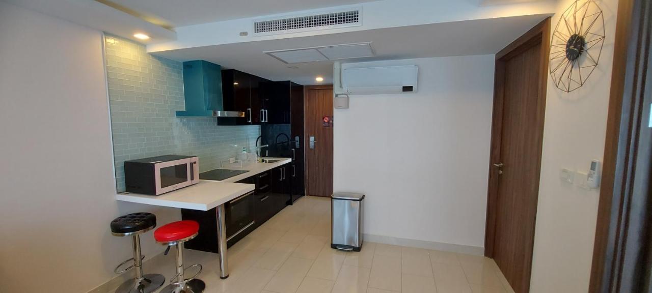Grand Avenue - Luxury - 2 Bedroom 2 Baths - Pool-view Apartment *