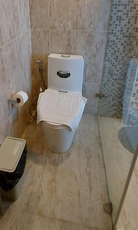 Grand Avenue - Luxury - 2 Bedroom 2 Baths - Pool-view