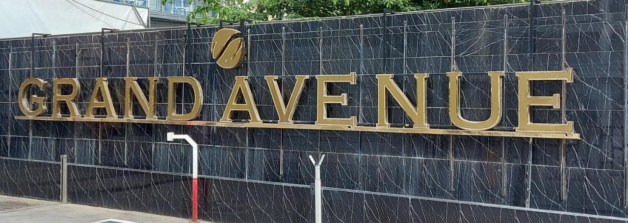 Grand Avenue - Luxury - 2 Bedroom 2 Baths - Pool-view Apartment *