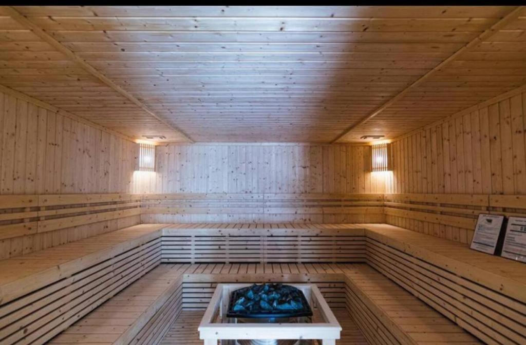 Grand Avenue - Luxury - 2 Bedroom 2 Baths - Pool-view *