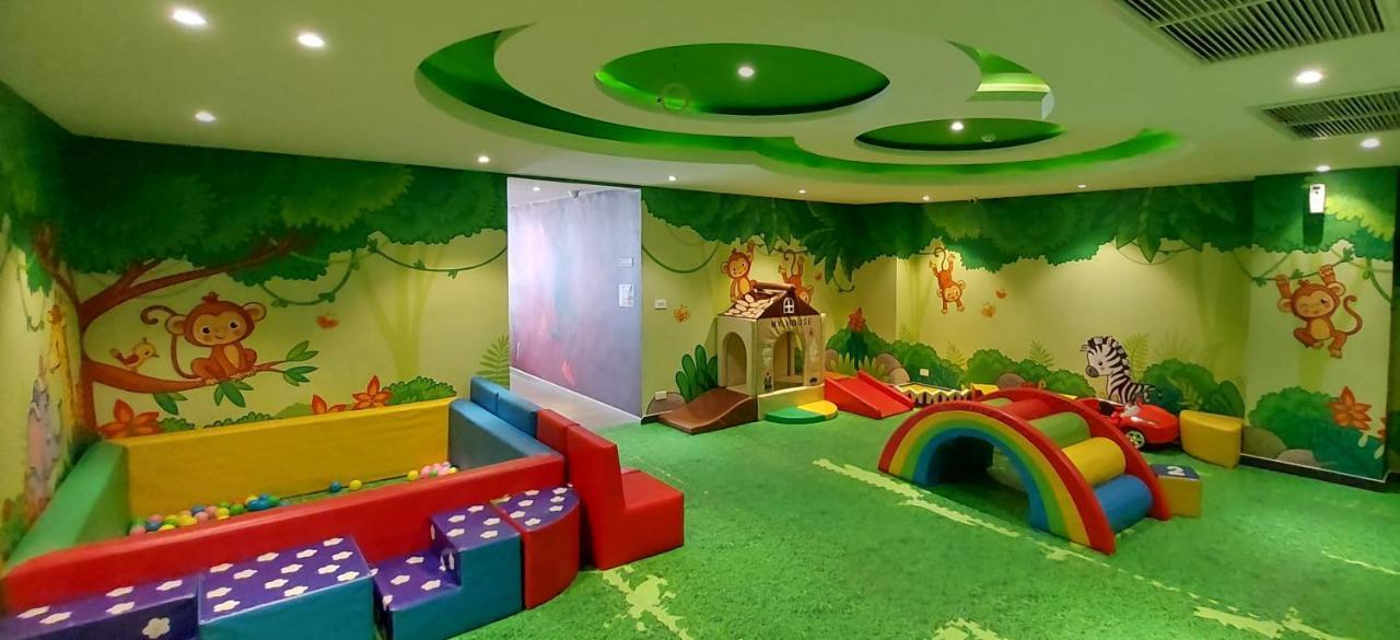 Grand Avenue - Luxury - 2 Bedroom 2 Baths - Pool-view * Pattaya