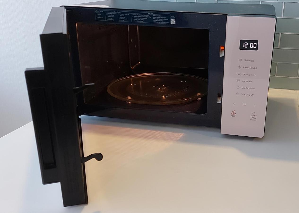 Grand Avenue - Luxury - 2 Bedroom 2 Baths - Pool-view Apartment