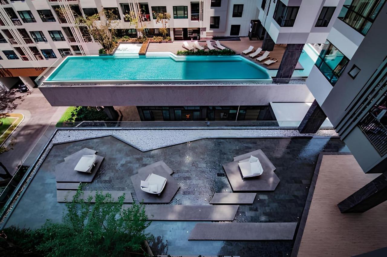Location In Pattaya, Sky Pool & Infinity Edge Apartment *
