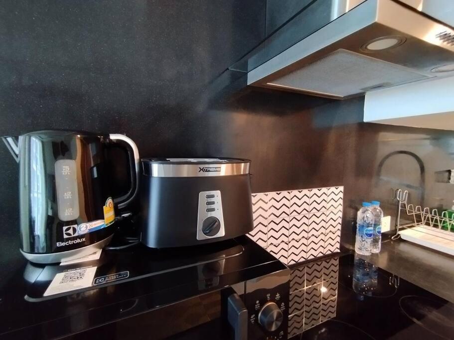 Grand Avenue Apartment