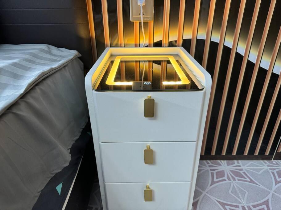 高端观景公寓：室内如画，乳胶床枕，双条车直达各景点，机场巴士站一墙之隔 Apartment Pattaya