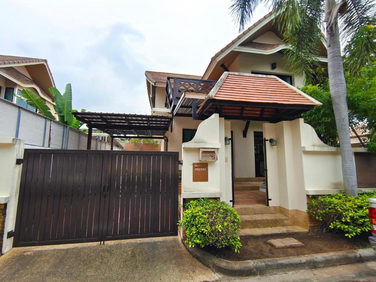 Baan Natcha Pool Center Villa *