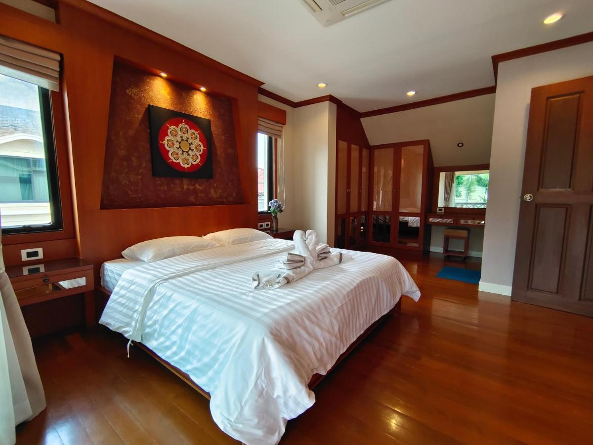 Baan Natcha Pool Center Villa *