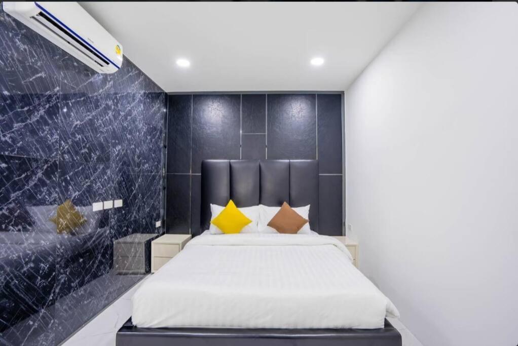 Plam Spring Pool D26 Pattaya