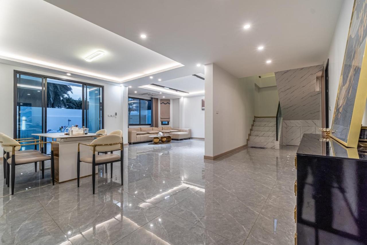 Villa King 【芭提雅市中心独栋villa】【泳池】【5卧7卫】【独立ktv包厢】【豪华装修】 *