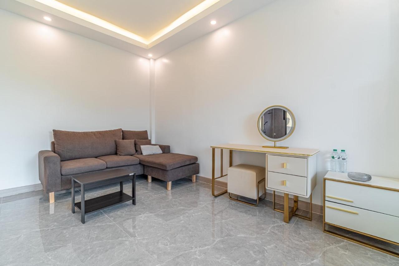Villa King 【芭提雅市中心独栋villa】【泳池】【5卧7卫】【独立ktv包厢】【豪华装修】
