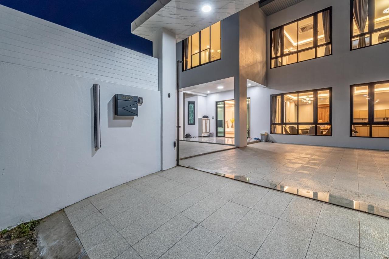 King 【芭提雅市中心独栋villa】【泳池】【5卧7卫】【独立ktv包厢】【豪华装修】