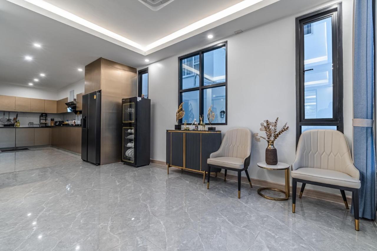 Villa King 【芭提雅市中心独栋villa】【泳池】【5卧7卫】【独立ktv包厢】【豪华装修】