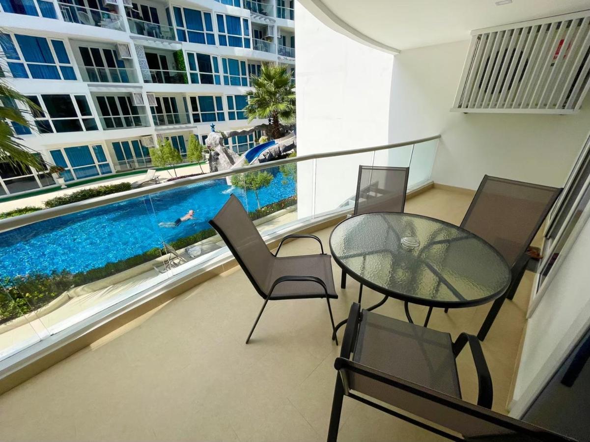 Large 2 Bedroom Condo, Grand Avenue,