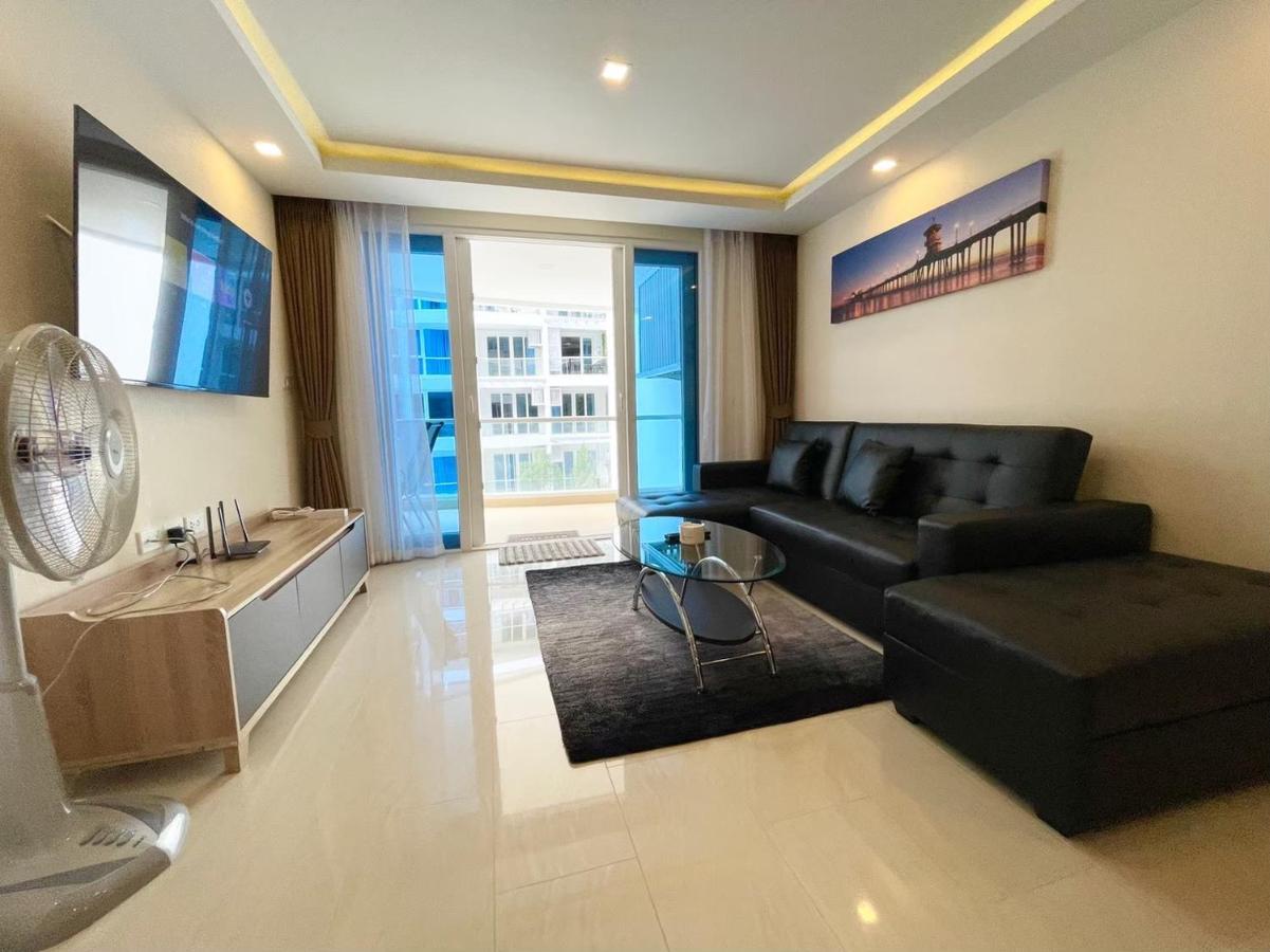 Large 2 Bedroom Condo, Grand Avenue,