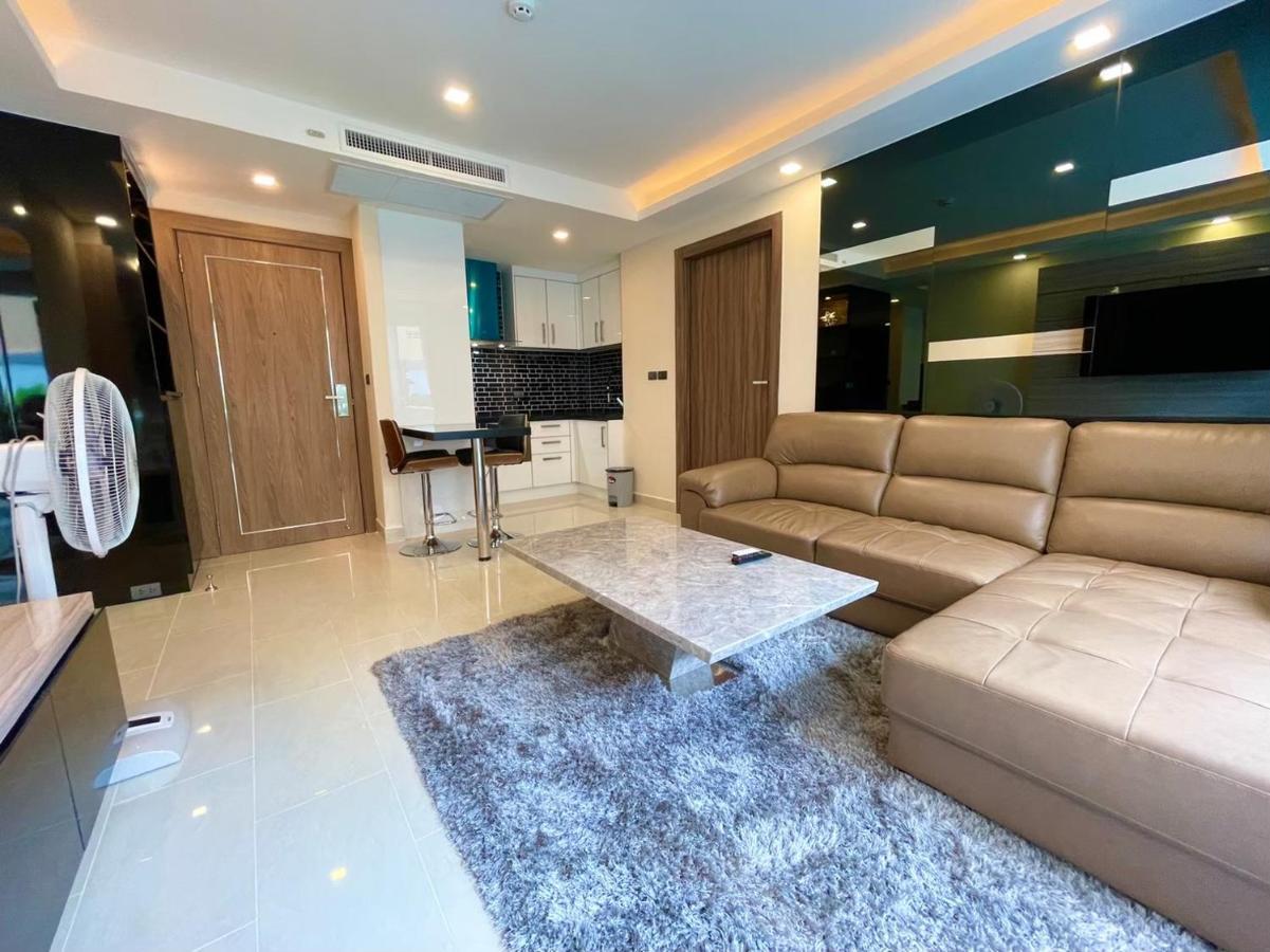Apartment Large Ground Floor Condo, Grand Avenue, Pattaya