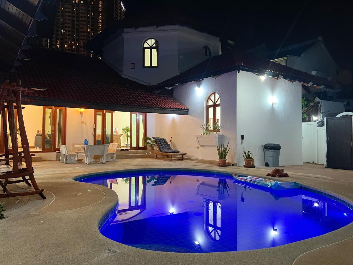 Villa Pool At Pattaya