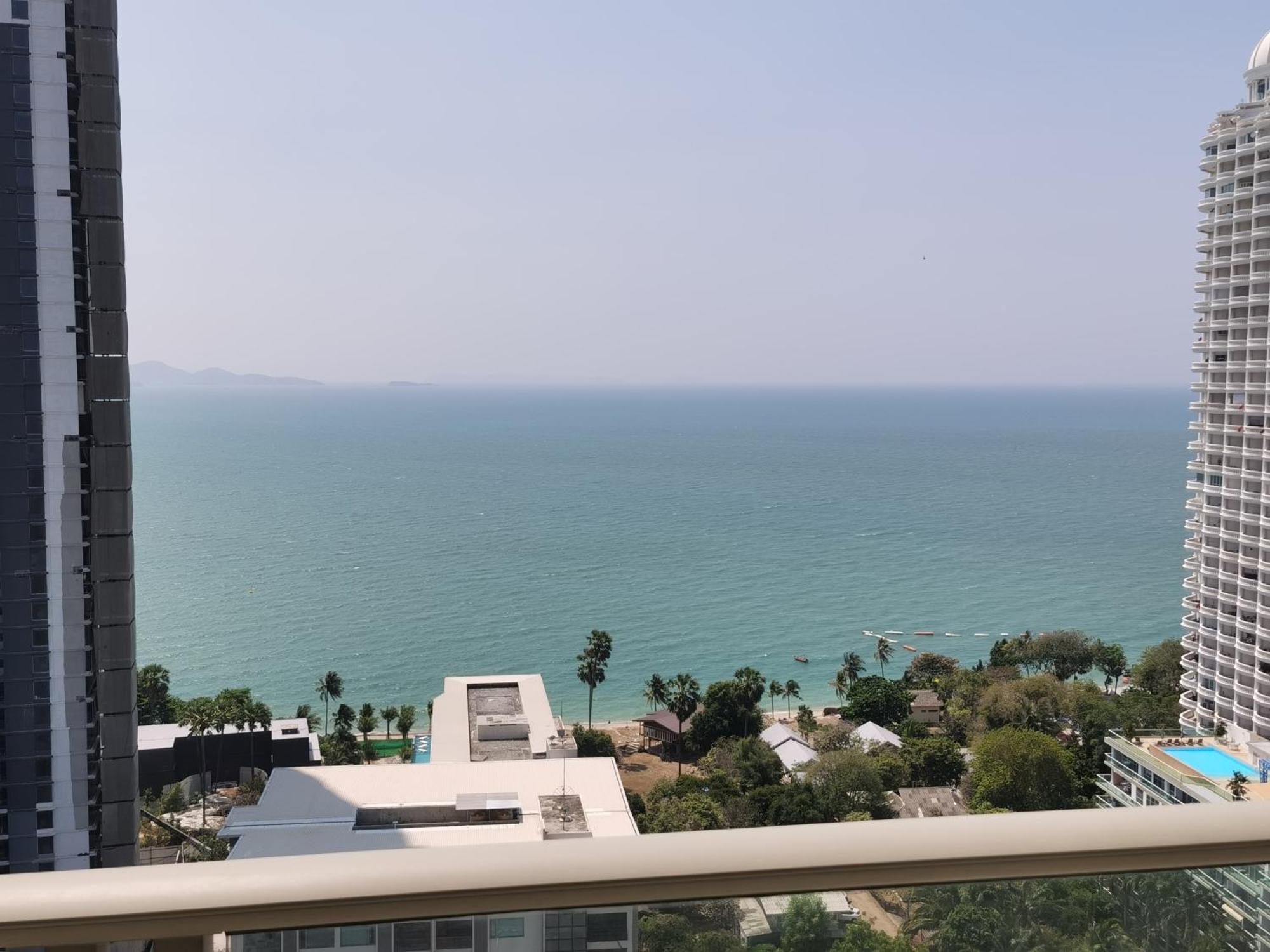 The Riviera Wongamat Hong Apartment
