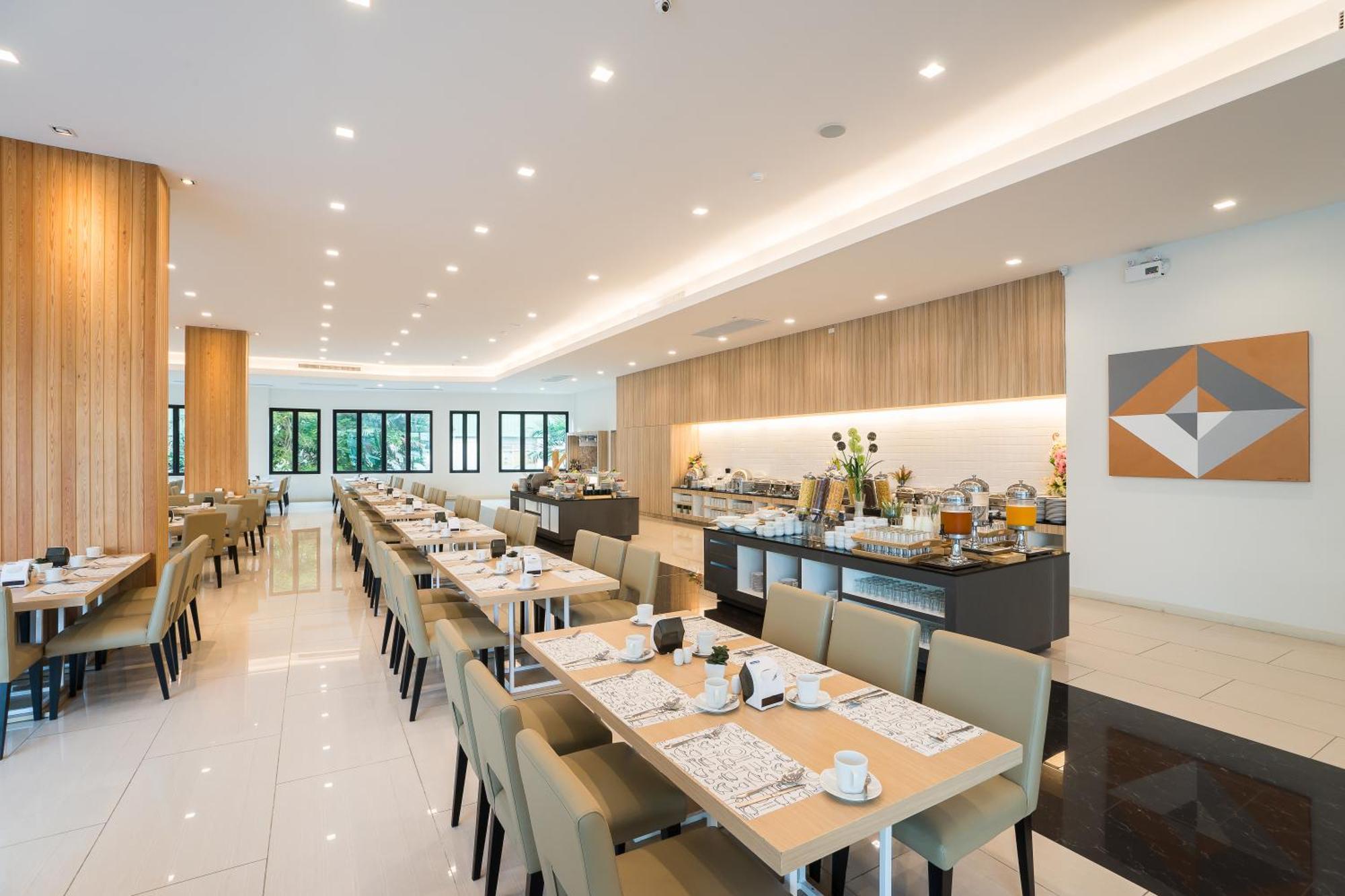 J Hotel 4*
