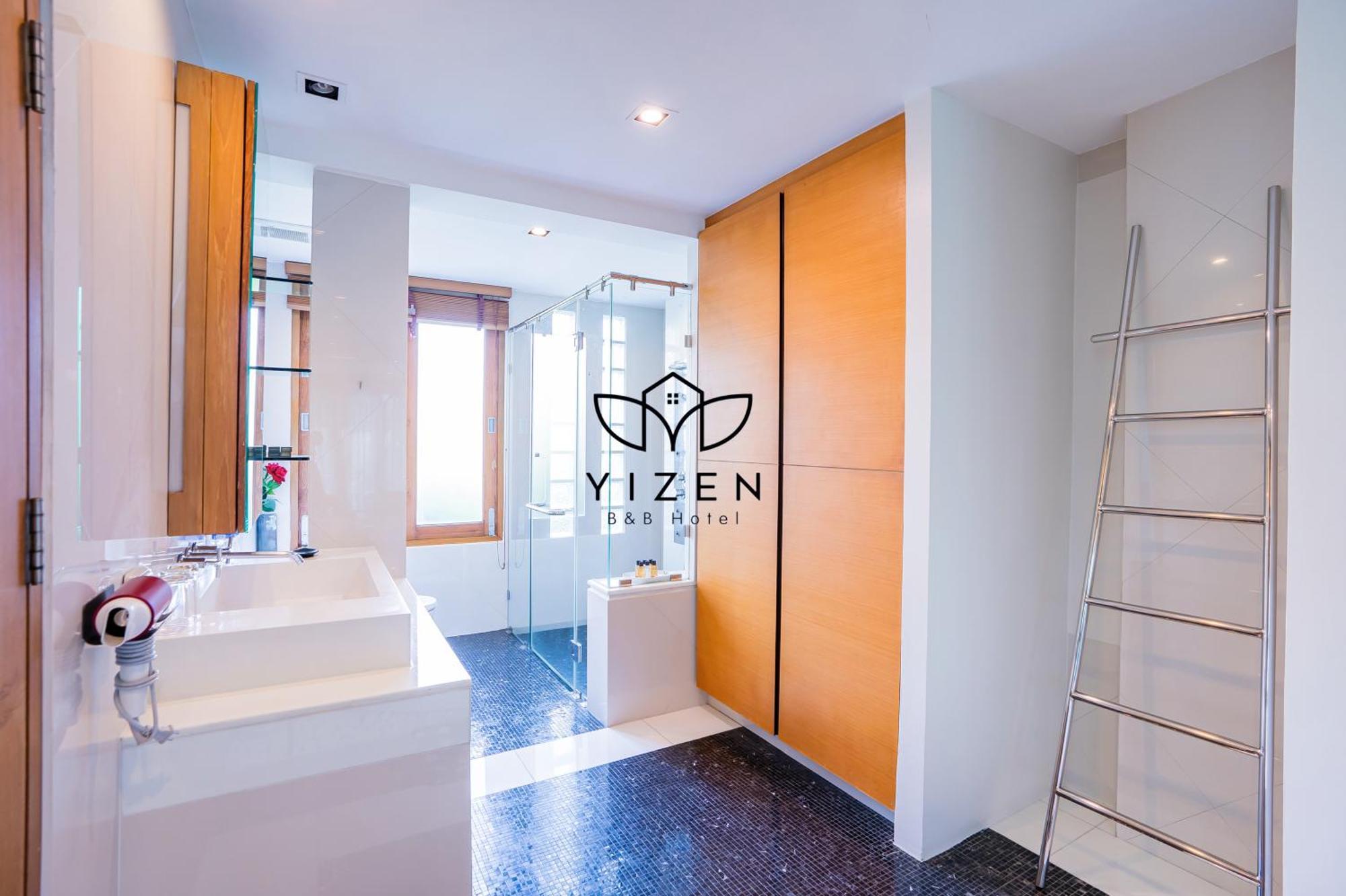 Yizen Beachfront Seaview * Pattaya