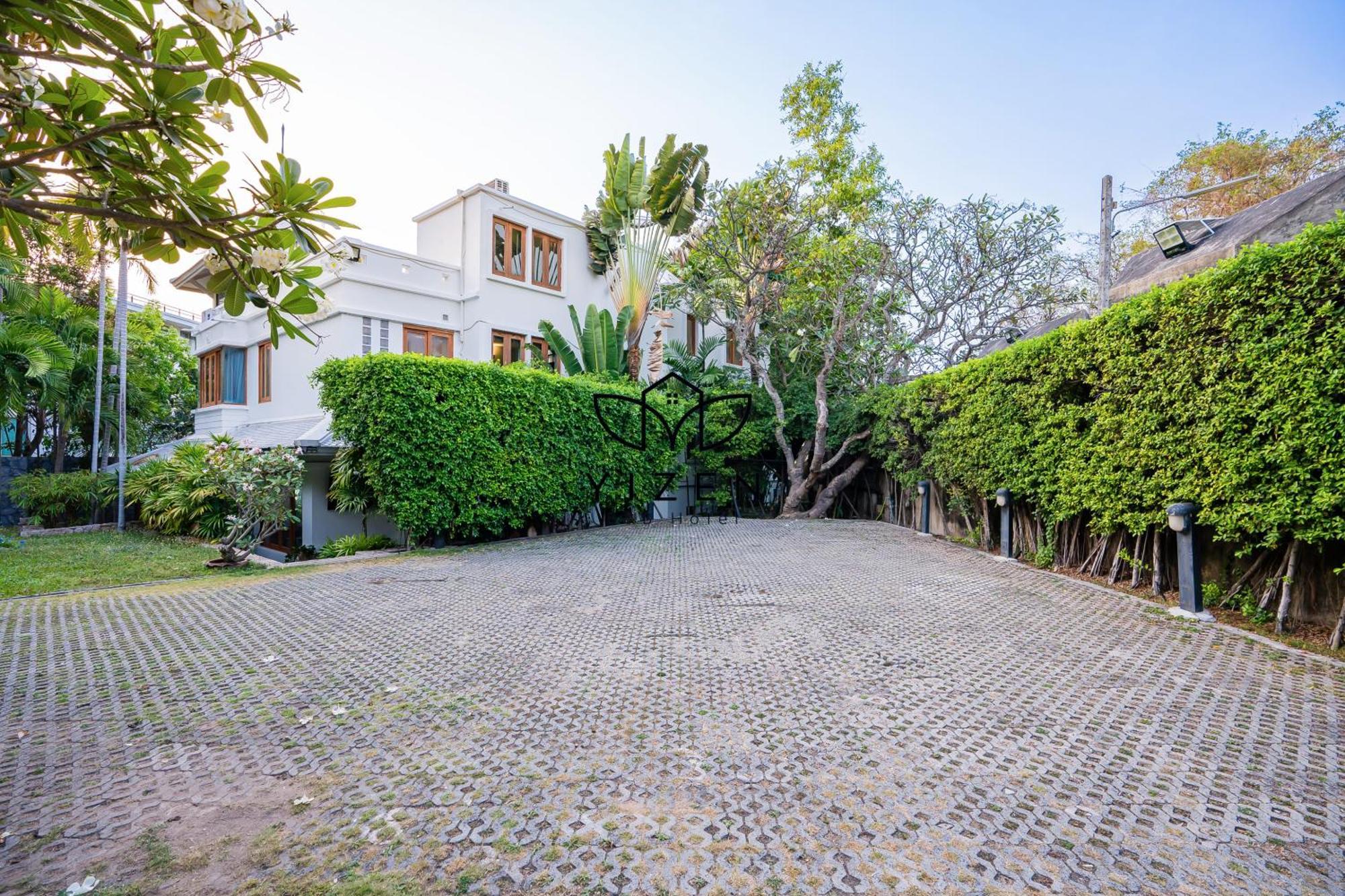 Yizen Beachfront Seaview Villa Pattaya