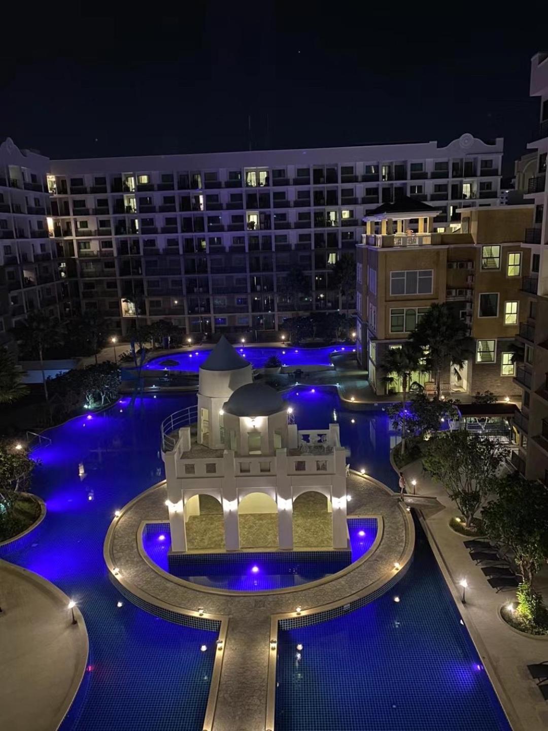 High Floor Arcadia: Pool View Near Walking Street Apartment