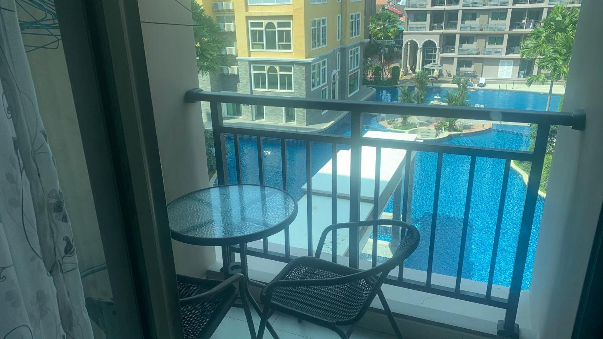 High Floor Arcadia: Pool View Near Walking Street Pattaya
