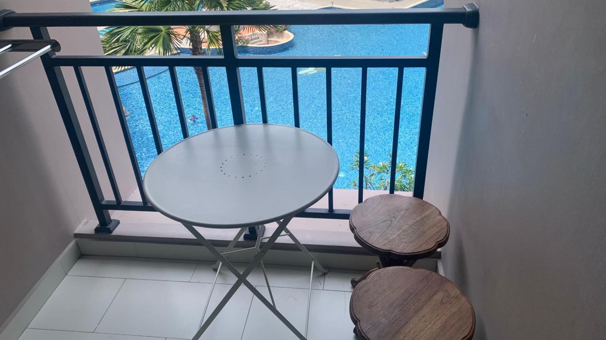 High Floor Arcadia: Pool View Near Walking Street Apartment