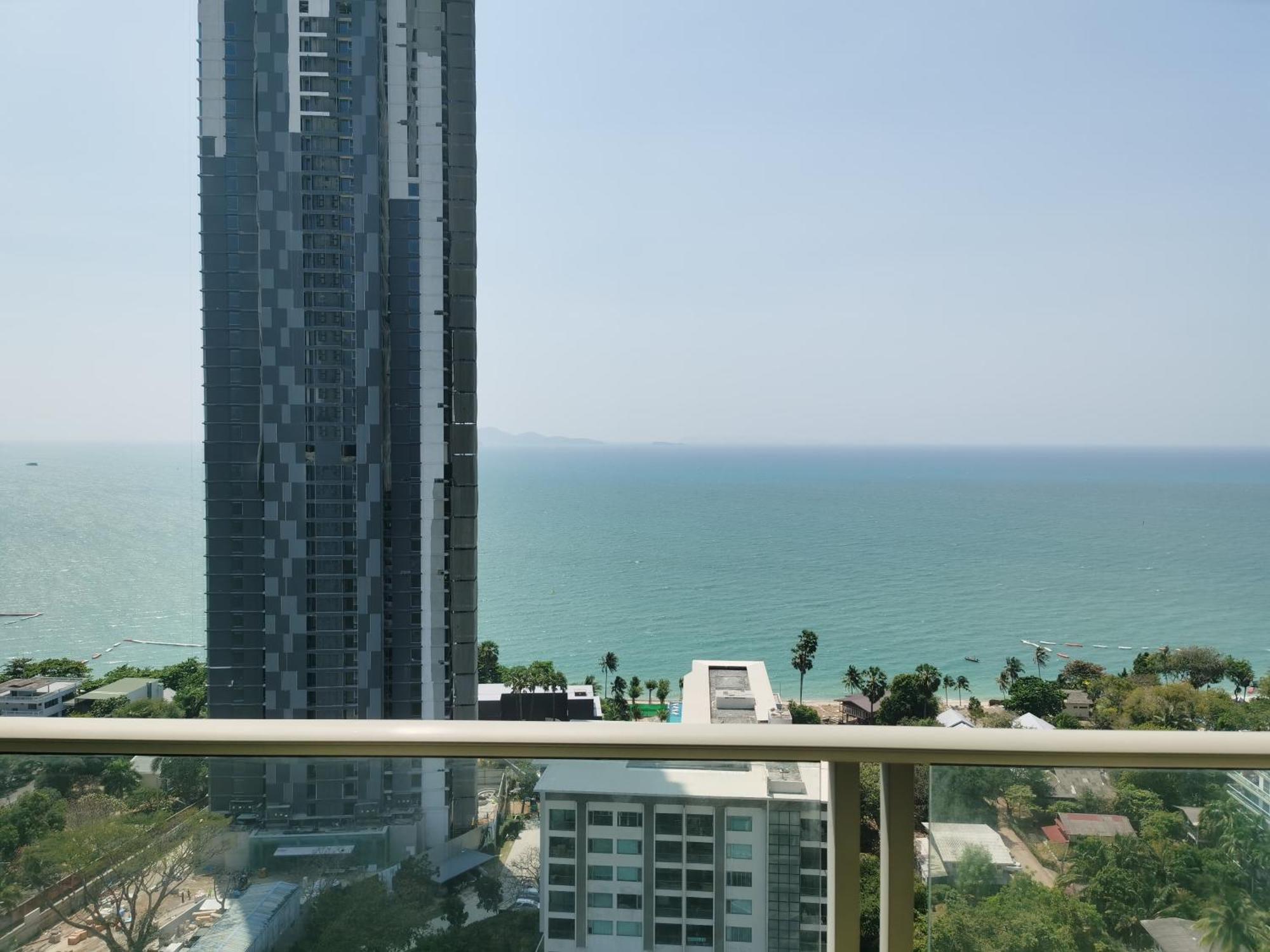 The Riviera Wongamat Hong Apartment *
