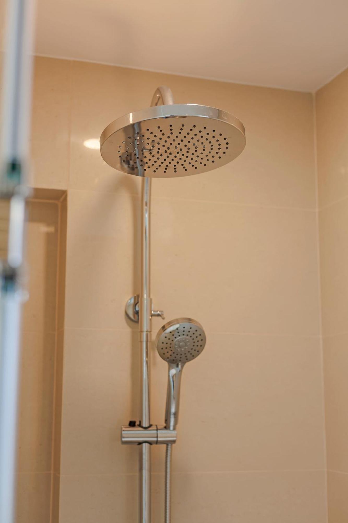 R I V I E R A L Luxury L Guest Friendly L Jomtien * Pattaya